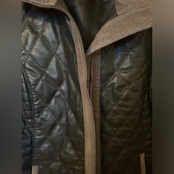 Danier Women's Quilted Genuine Leather Jacket - XS - Picture 2 of 6
